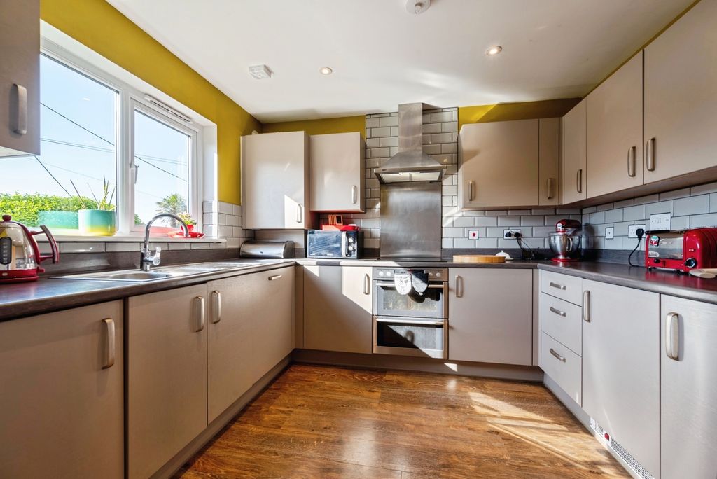 Property photo 3 of 16 Pbox-Img.Jpg
