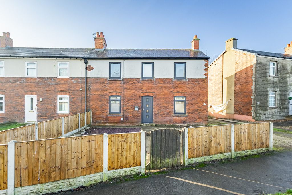 Property photo 1 of 16 3Â Bedroom Semi Detached For Sale