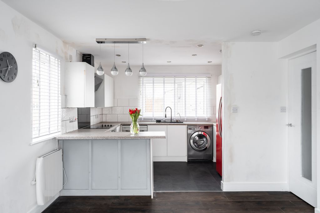 Property photo 2 of 19 Property Image 2