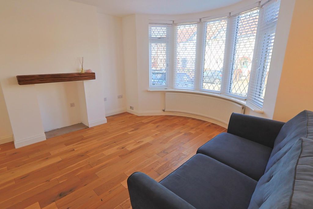 Property photo 2 of 14 Lounge