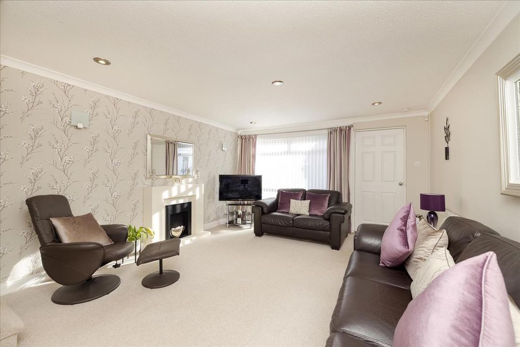 Property photo 3 of 33