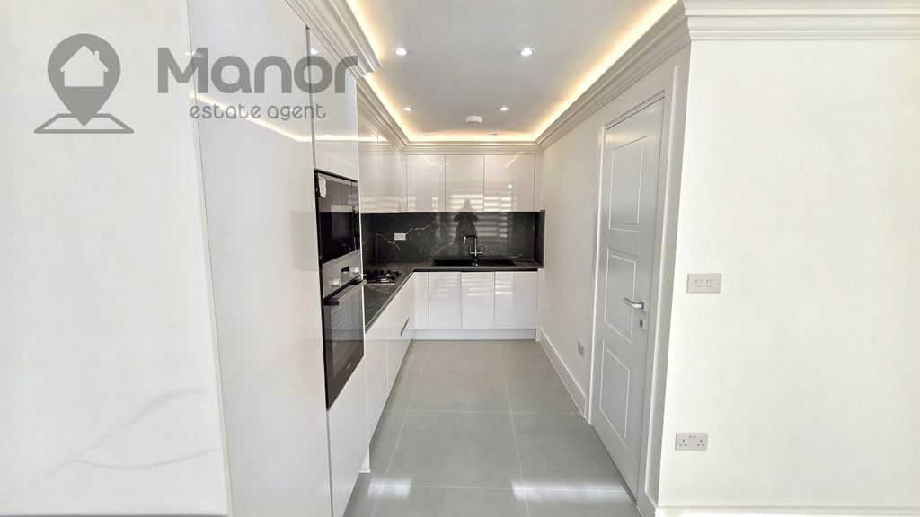 Property photo 2 of 18 Kitchen