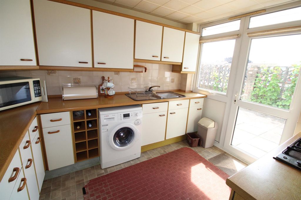 Property photo 2 of 19 Kitchen