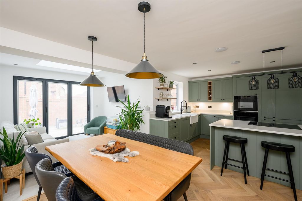 Property photo 2 of 25 Kitchen Diner