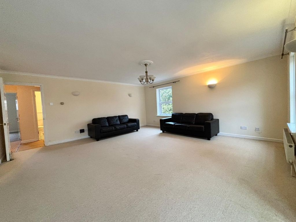 Property photo 3 of 17 Image