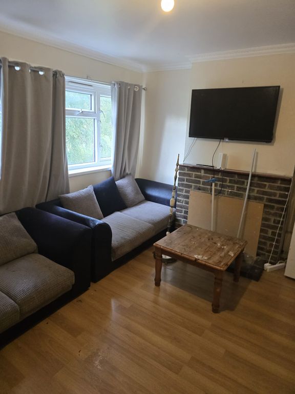 Property photo 2 of 28