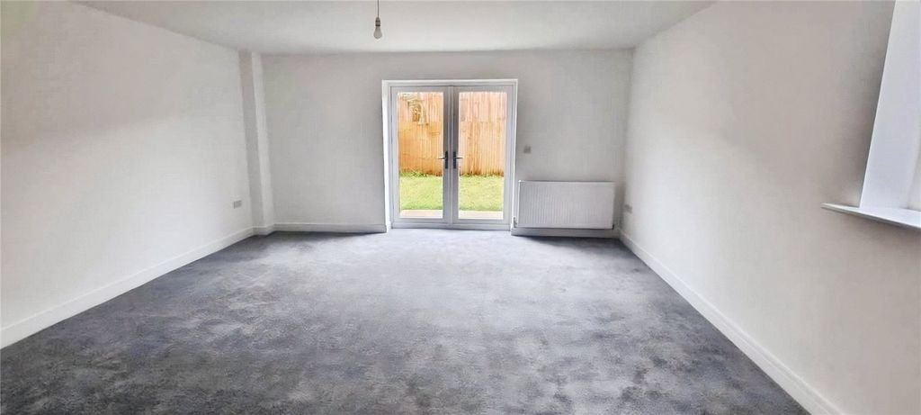 Property photo 3 of 8 Picture No. 04