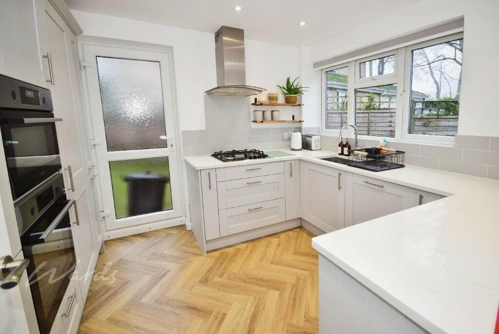 Property photo 2 of 14 Lancaster Kitchen
