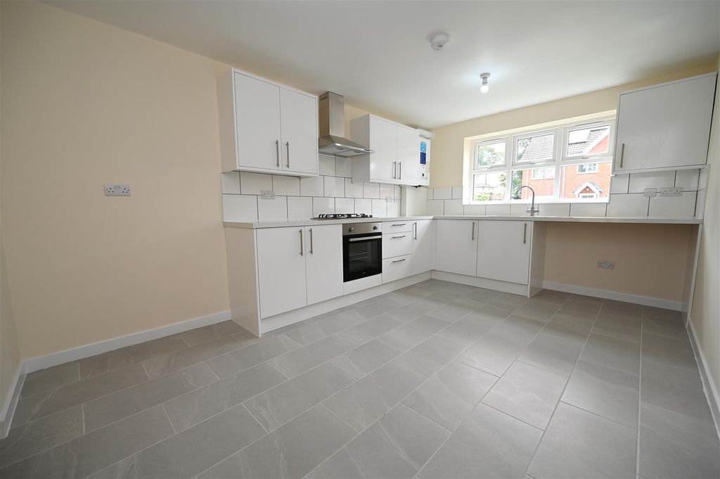 Property photo 3 of 18 Kitchen.Jpg