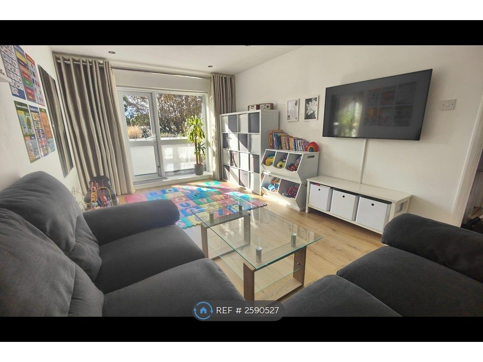 Property photo 1 of 13 Living Room