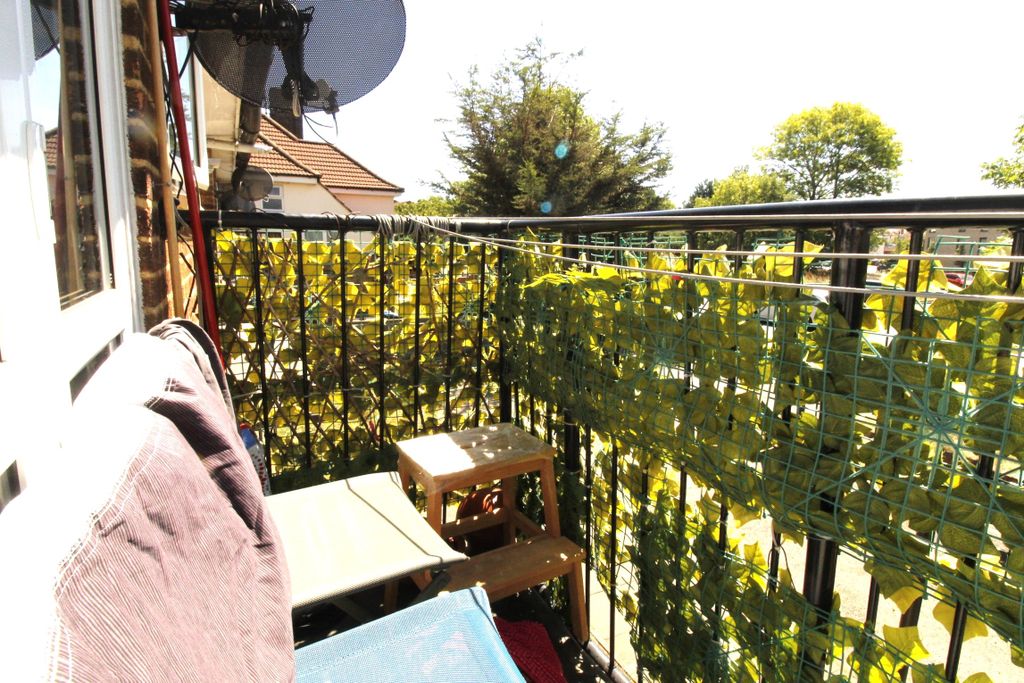 Property photo 3 of 11 Balcony