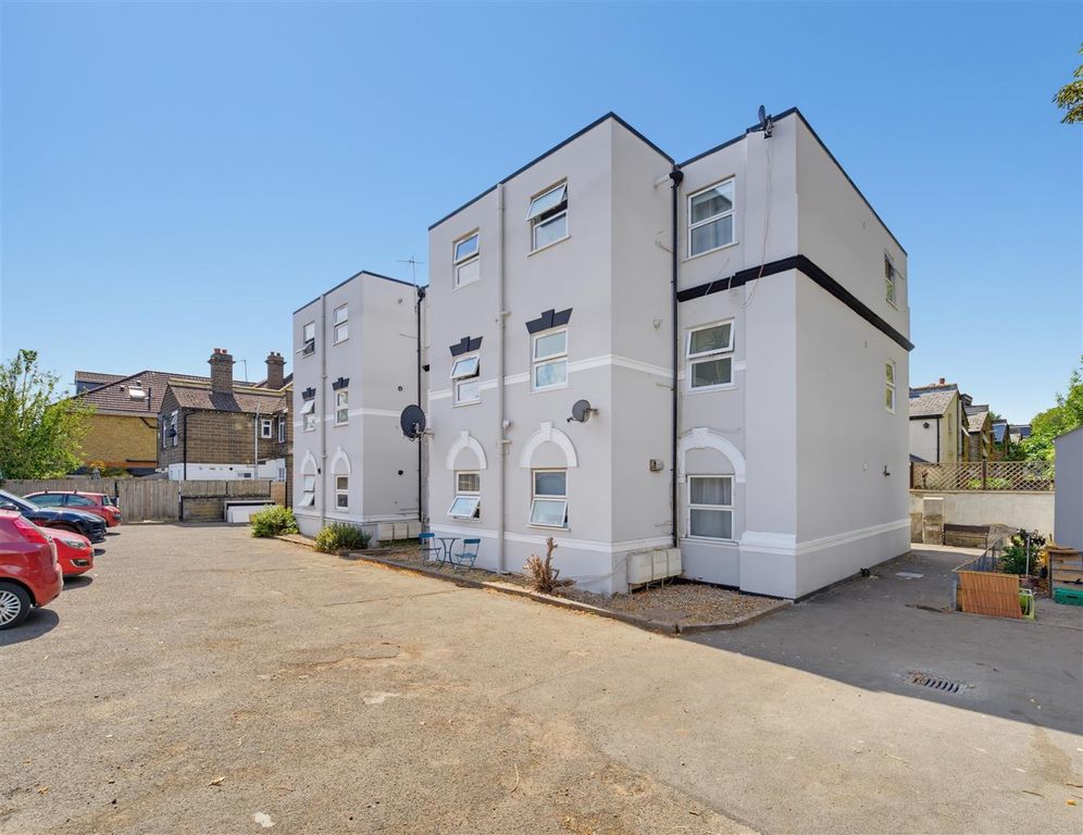 Property photo 1 of 8 6 Astra Court.Jpg