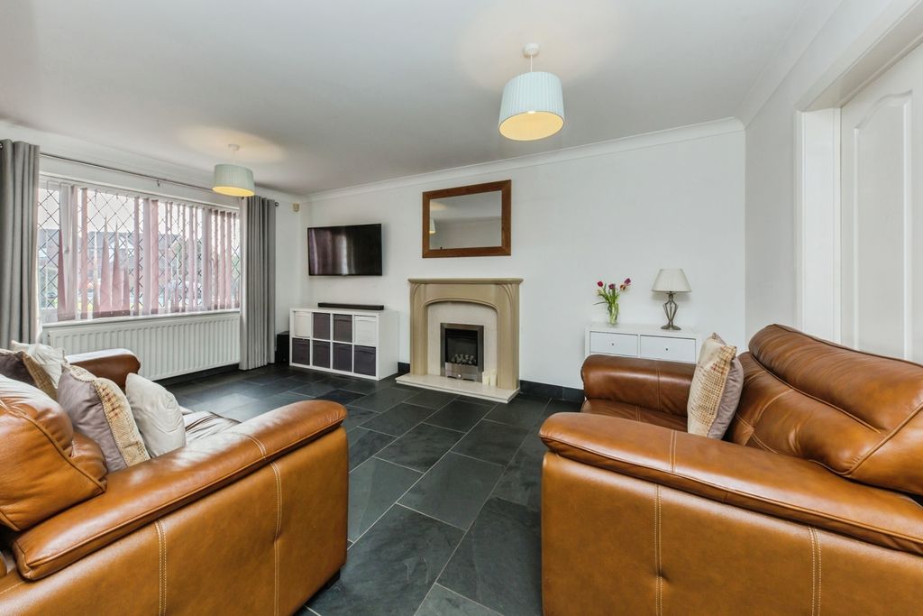 Property photo 2 of 20 Pbox-Img.Jpg