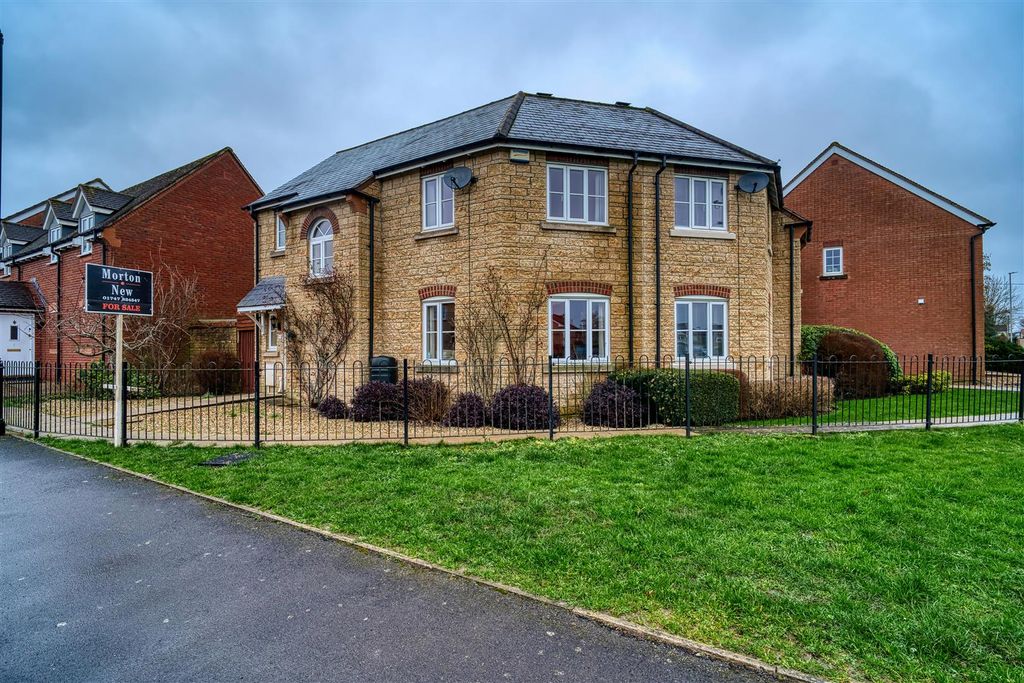 Property photo 1 of 8 Front