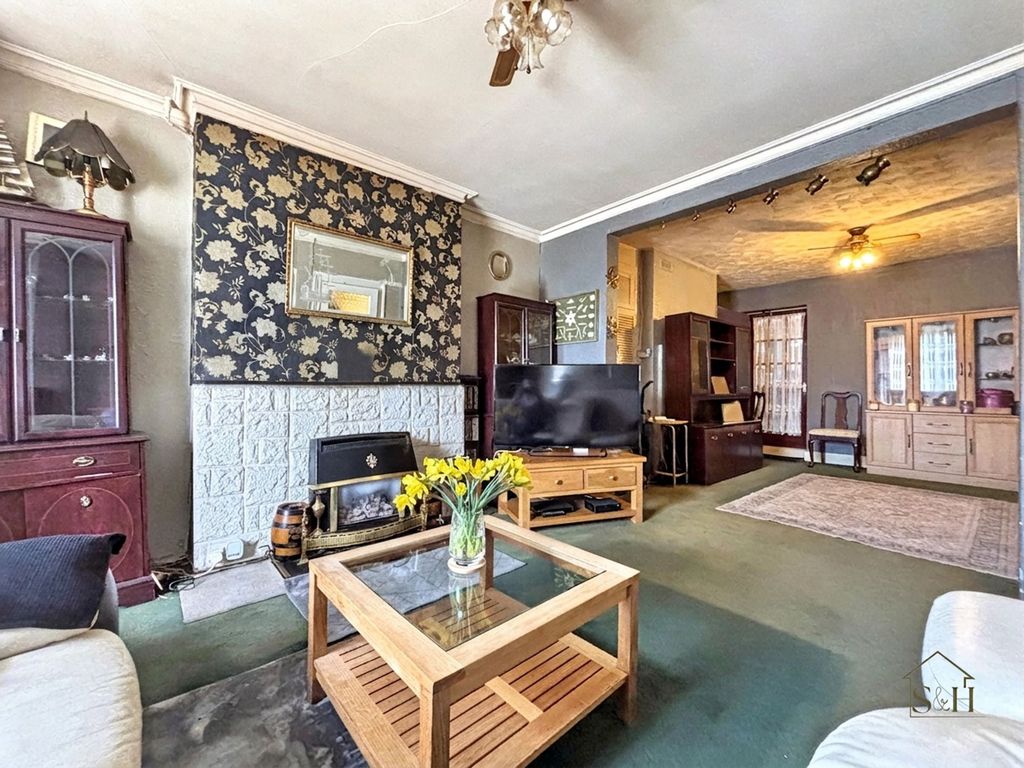 Property photo 2 of 16