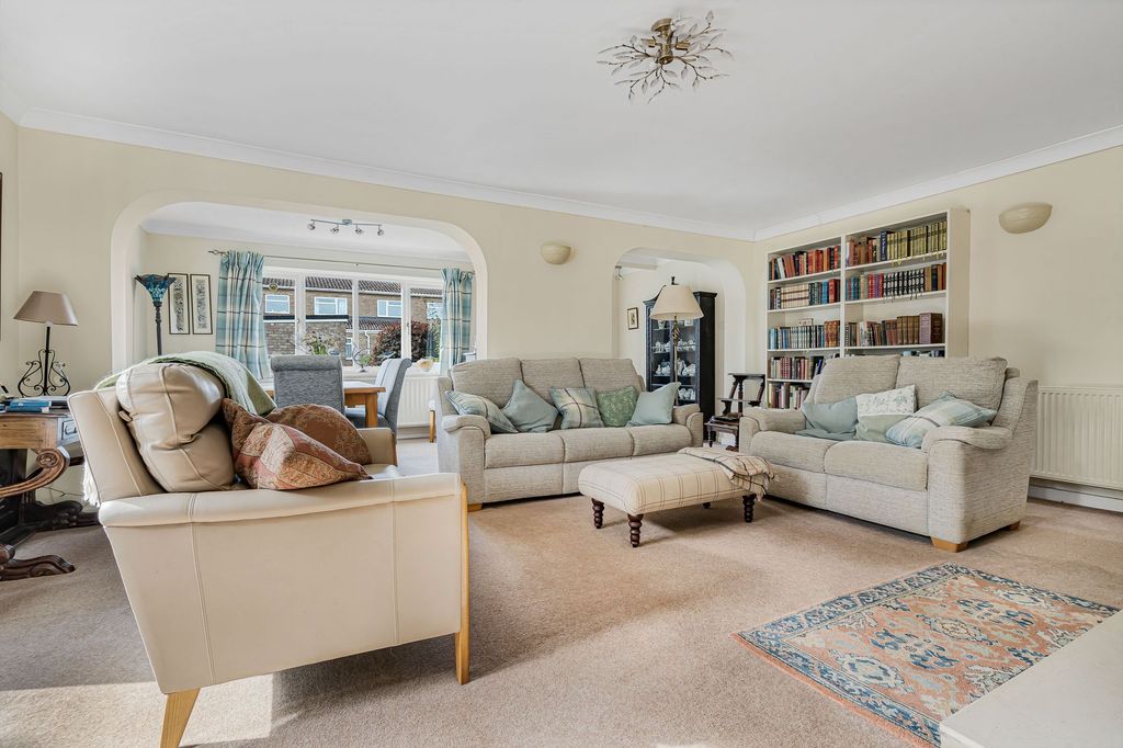 Property photo 2 of 33