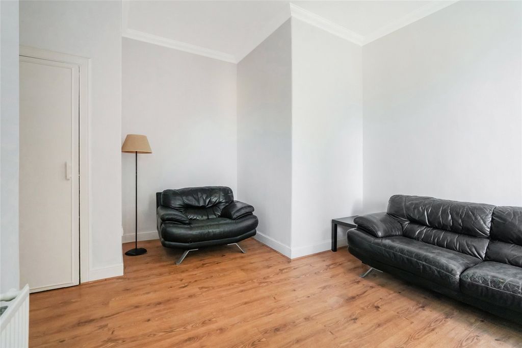 Property photo 3 of 17 Living Room
