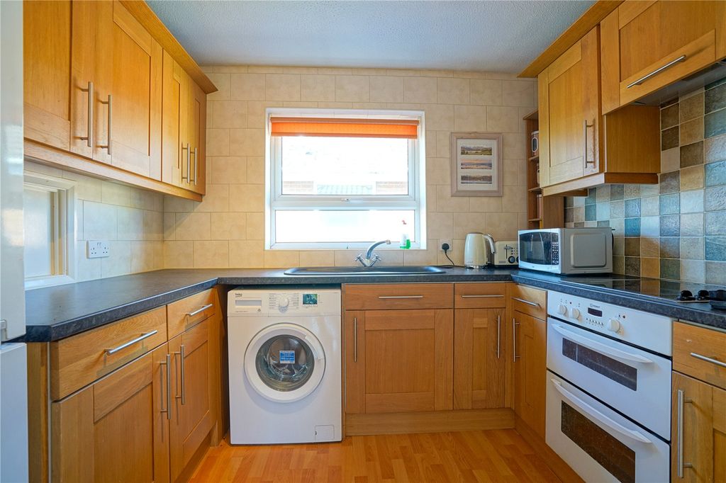 Property photo 2 of 13 Picture No. 15