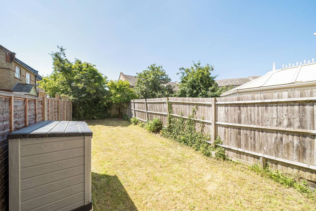 Property photo 2 of 20