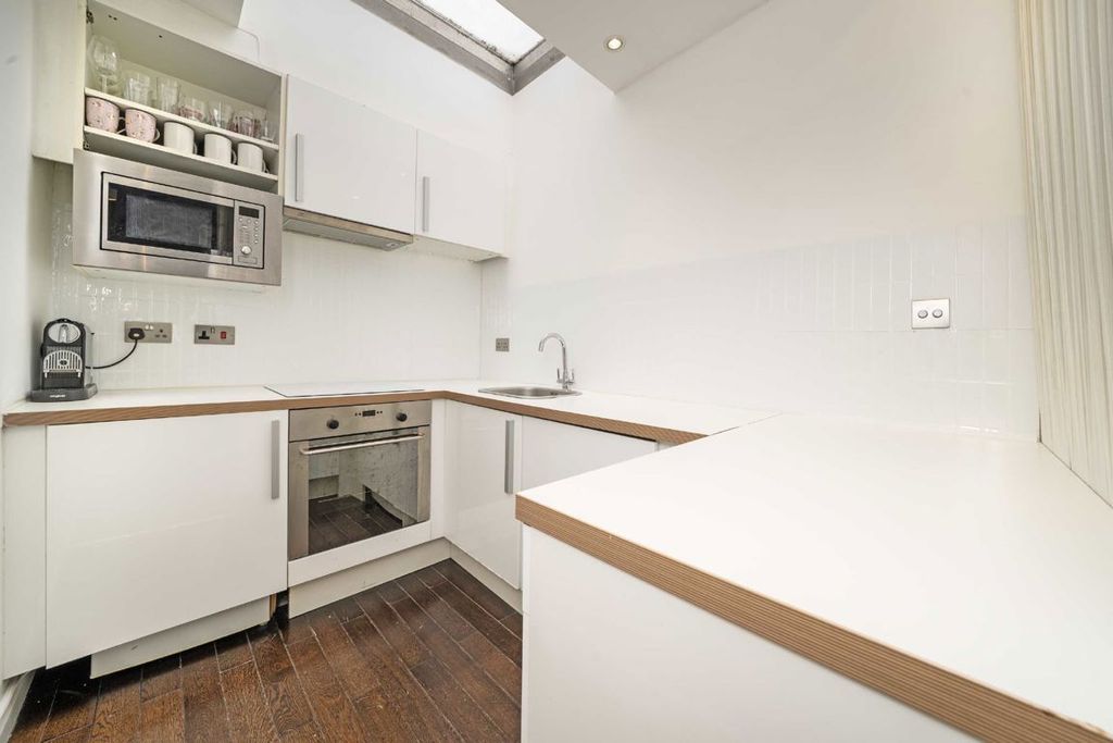 Property photo 3 of 6