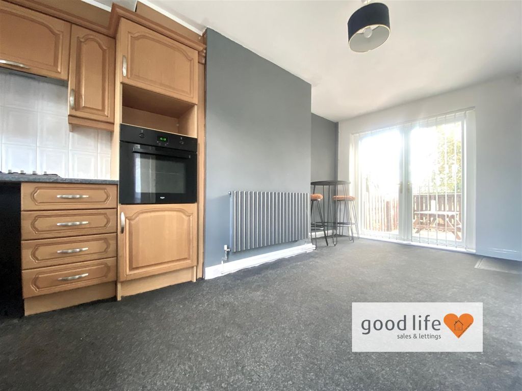 Property photo 3 of 31 20251008_141414426_Ios2Denestreet.Jpg