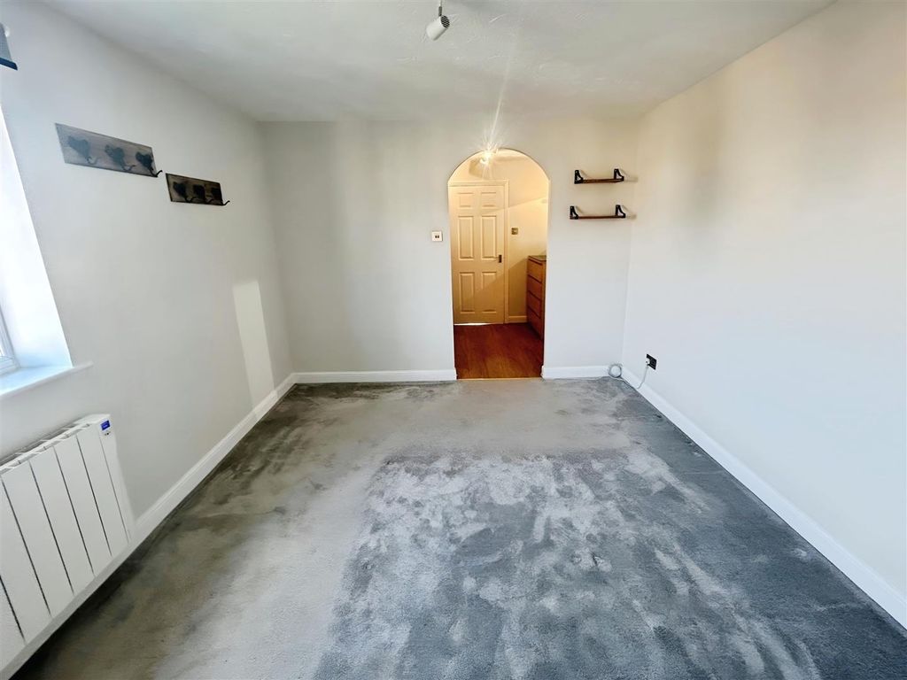 Property photo 3 of 9 5Edd3c4d-Master 20Asp 202.Jpg