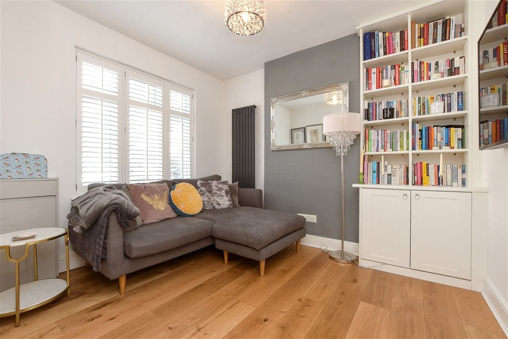 Property photo 3 of 19 Lounge