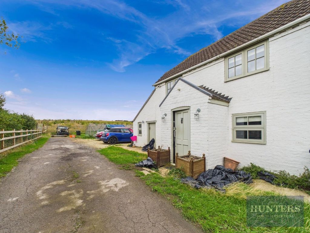 Property photo 2 of 11 Cam02256G0-Pr0410-Still009.Jpg