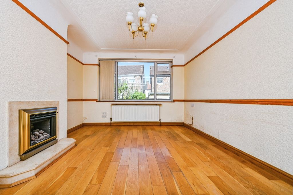 Property photo 3 of 17 Pbox-Img.Jpg