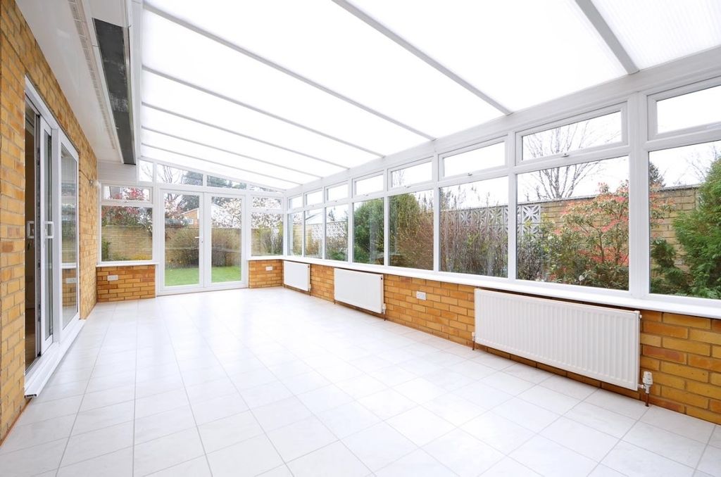 Property photo 3 of 6 Conservatory