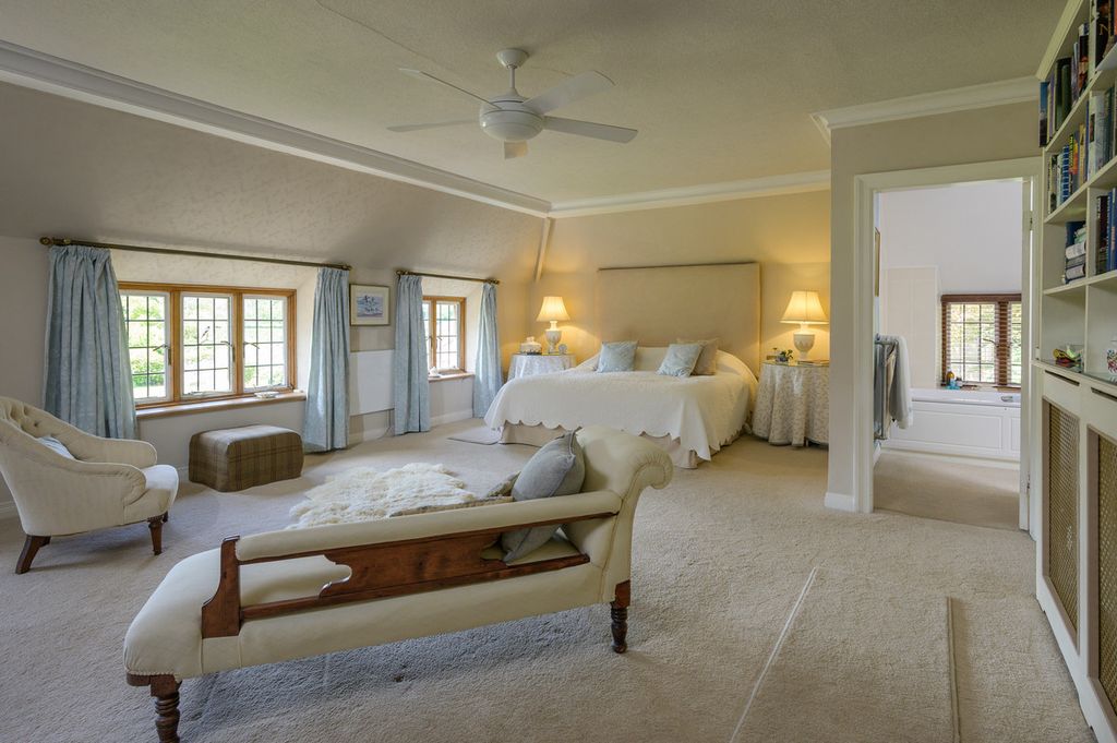 Property photo 3 of 32