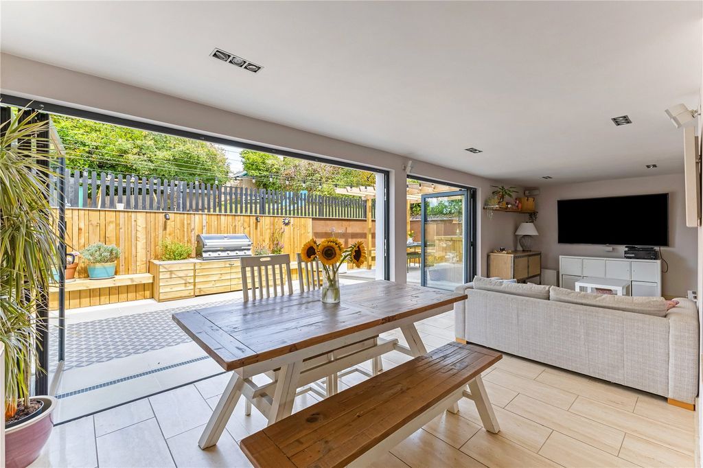 Property photo 3 of 17 Dining Area