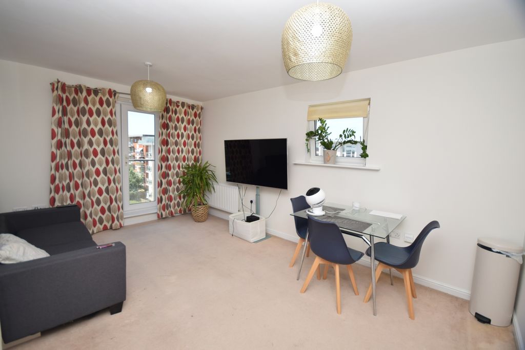 Property photo 3 of 7 Lounge