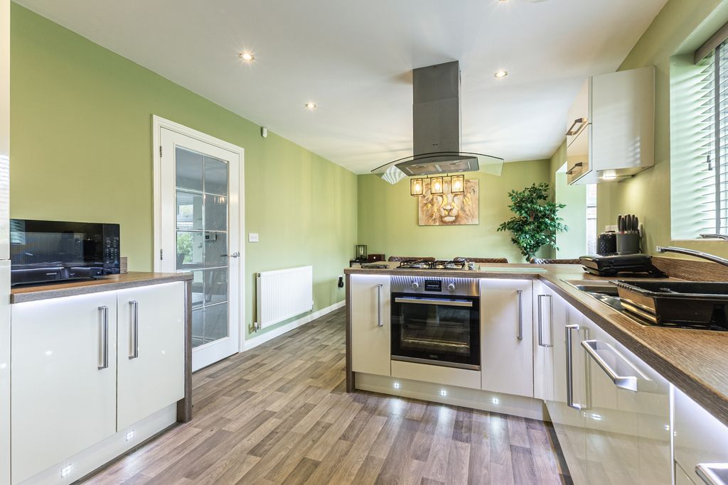 Property photo 3 of 20 Kitchen/Diner