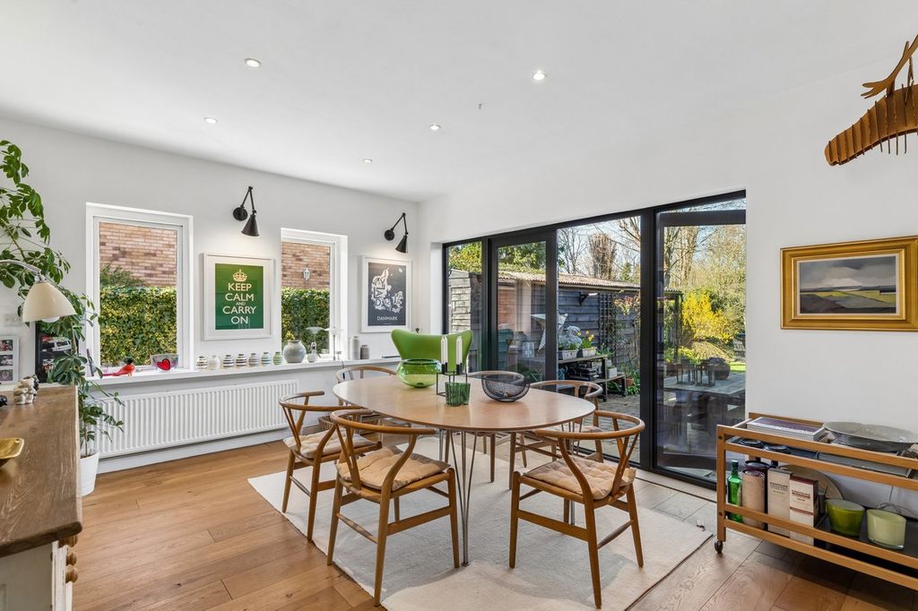 Property photo 3 of 25