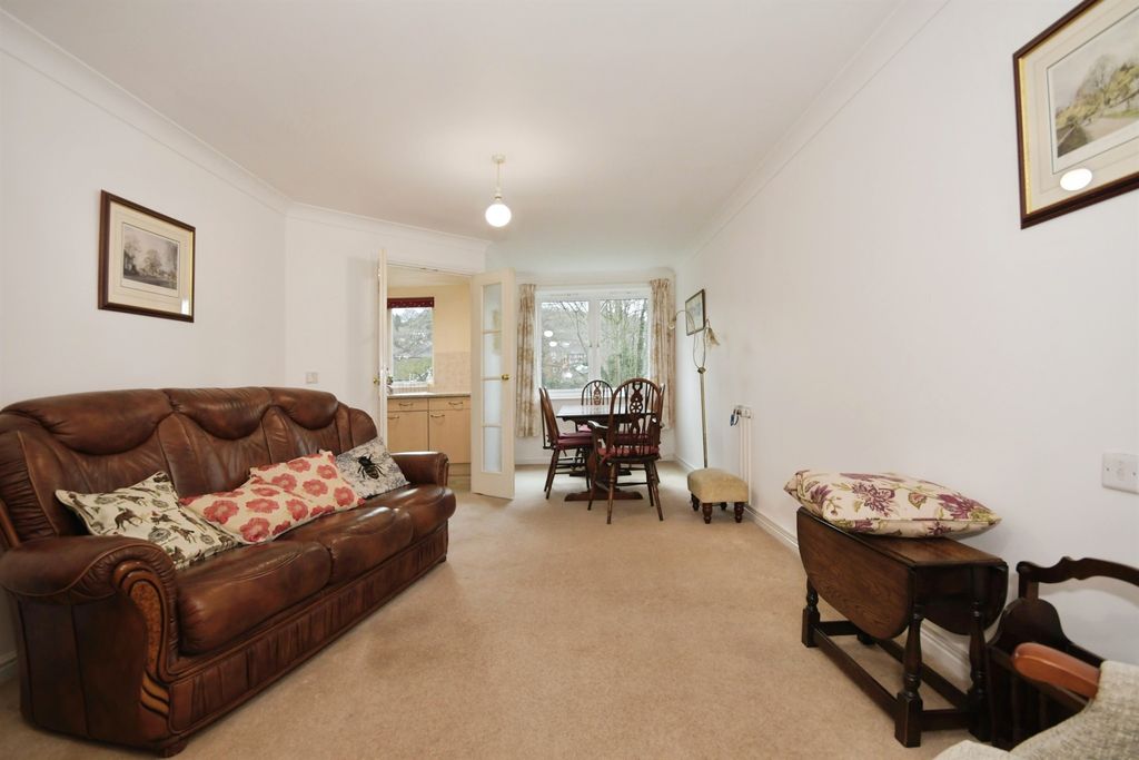 Property photo 3 of 11