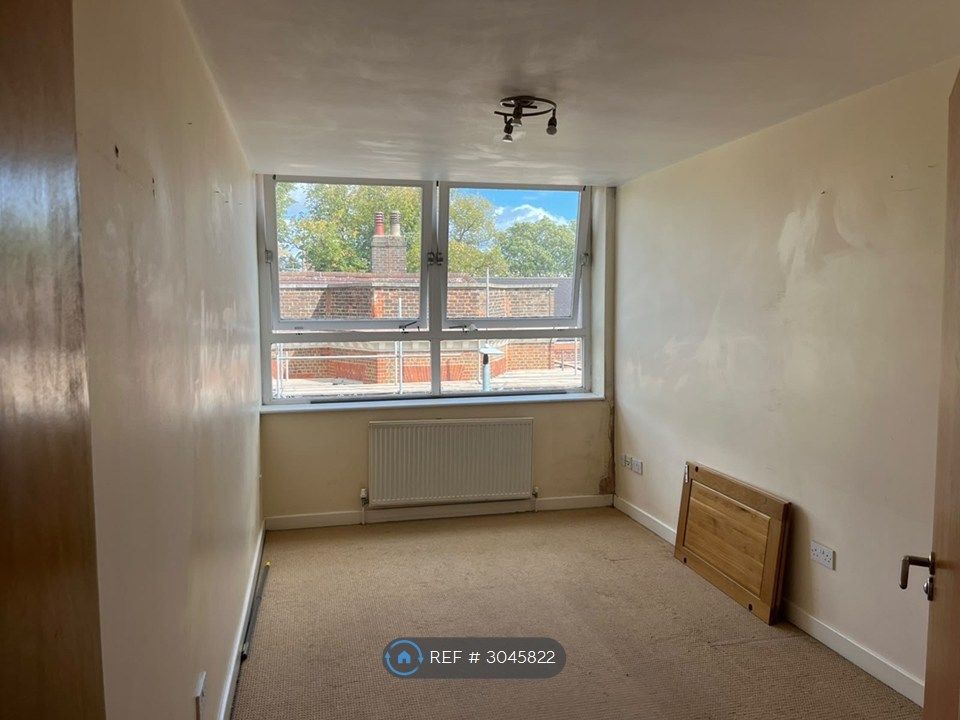 Property photo 3 of 6 Bedroom 2
