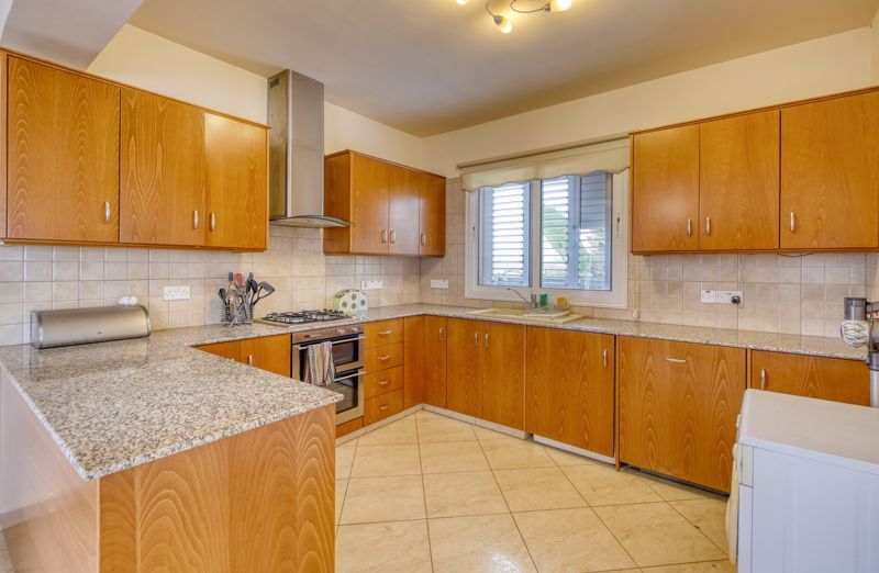 Property photo 2 of 19 Kitchen