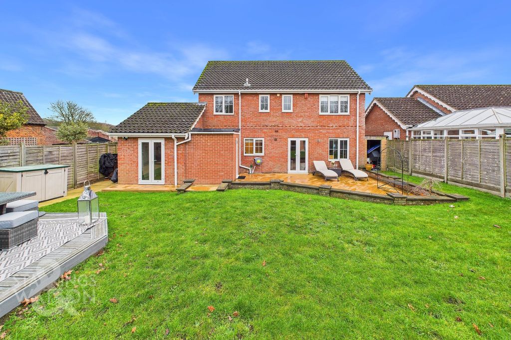 Property photo 2 of 26