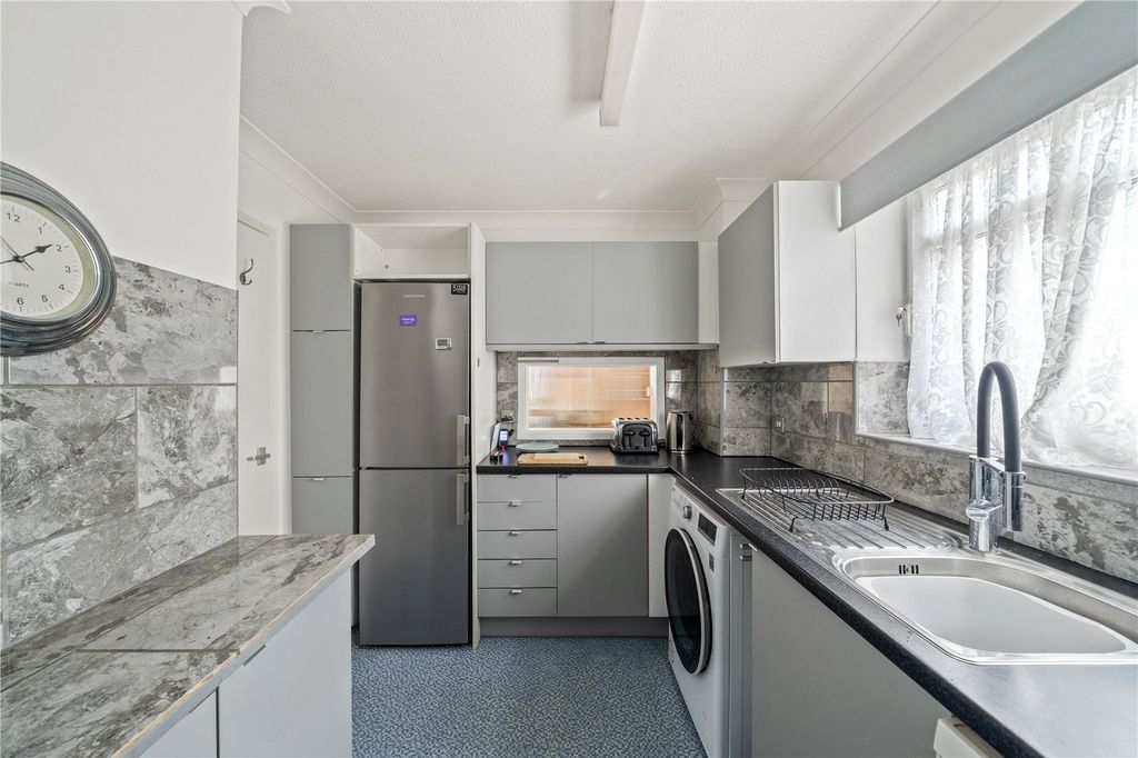 Property photo 3 of 14 Kitchen