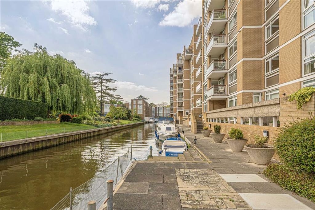 Property photo 3 of 3