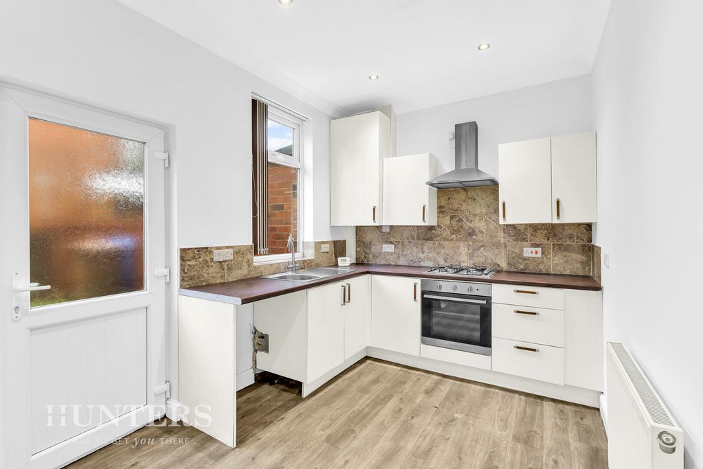 Property photo 2 of 16 Kitchen