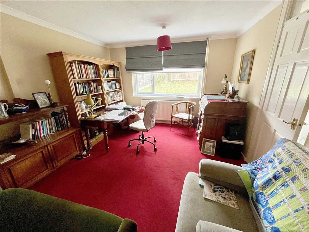 Property photo 2 of 10 Sitting Room