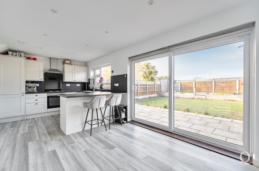 Property photo 2 of 23 Df2140A4-52E4-411...