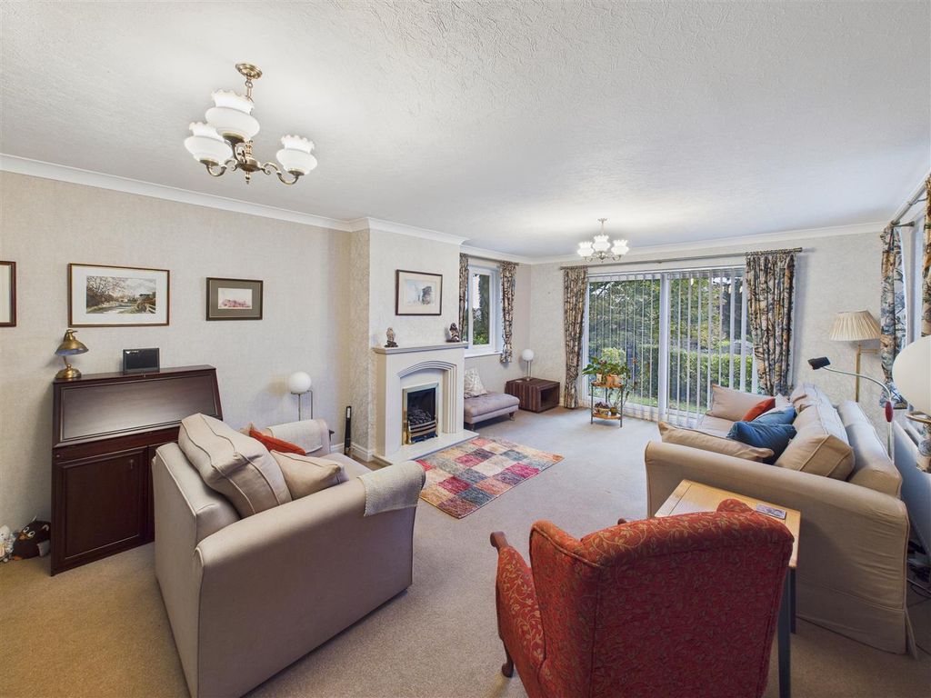 Property photo 3 of 18 Living Room