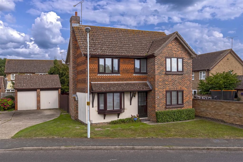Property photo 1 of 15 Carisbrooke_18.Jpg