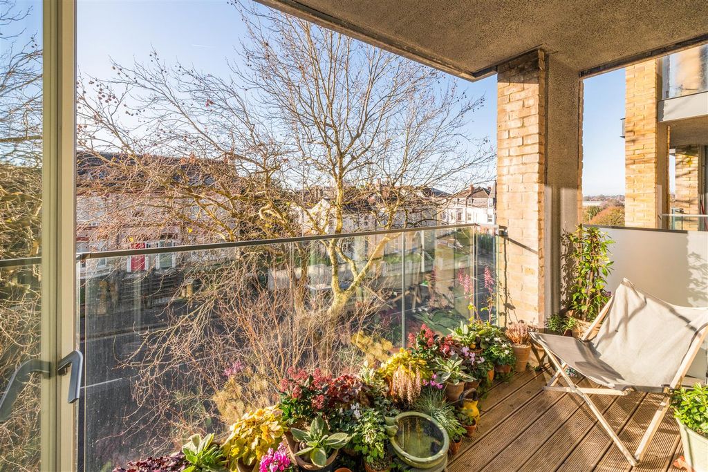 Property photo 3 of 23 Flat 26 Park House-16.Jpg