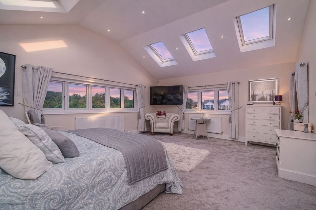 Property photo 3 of 48