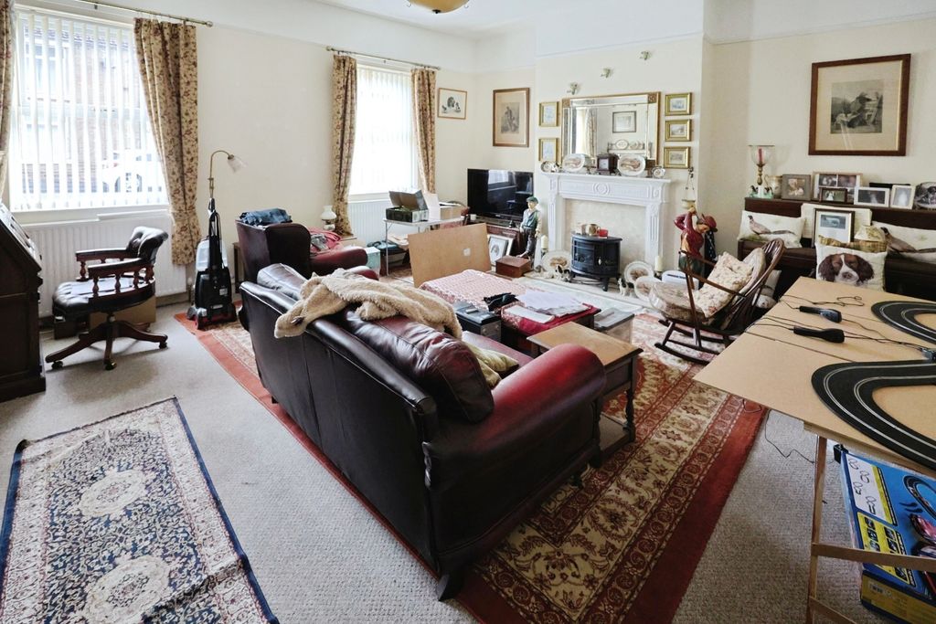 Property photo 3 of 22 Pbox-Img.Jpg