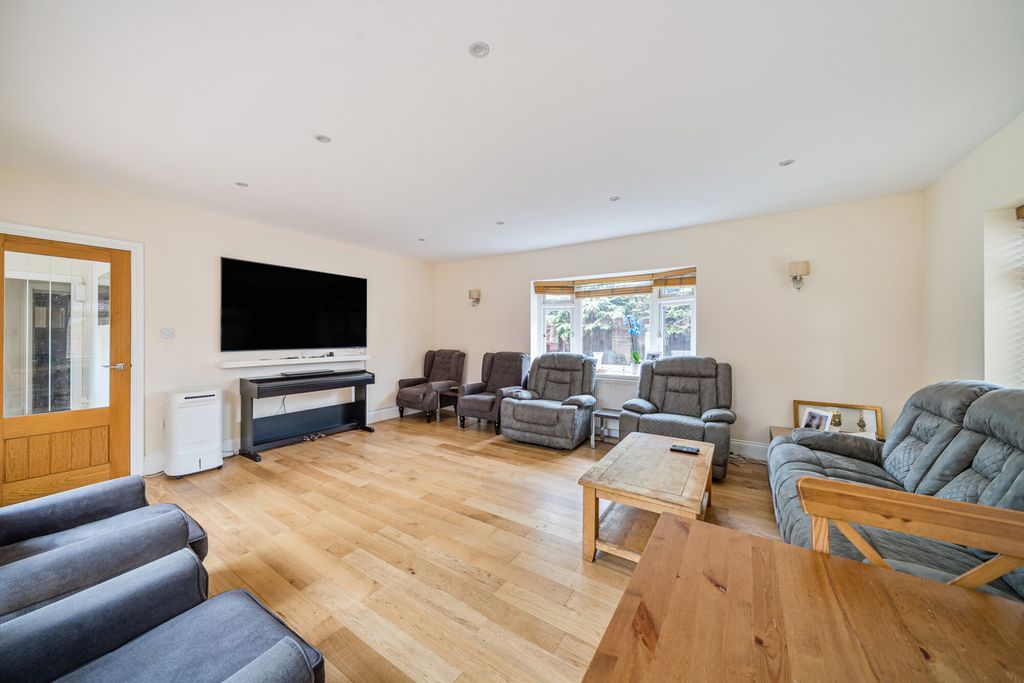 Property photo 2 of 21 1347788-13-68B6d9...